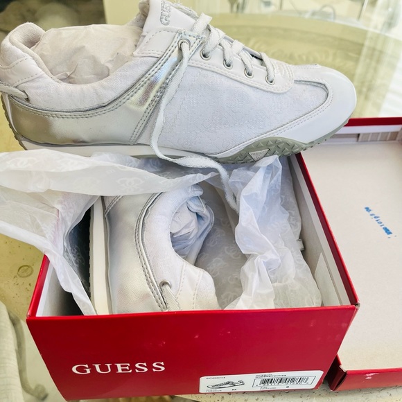 NEW! Guess sneaker, New - Picture 6 of 6